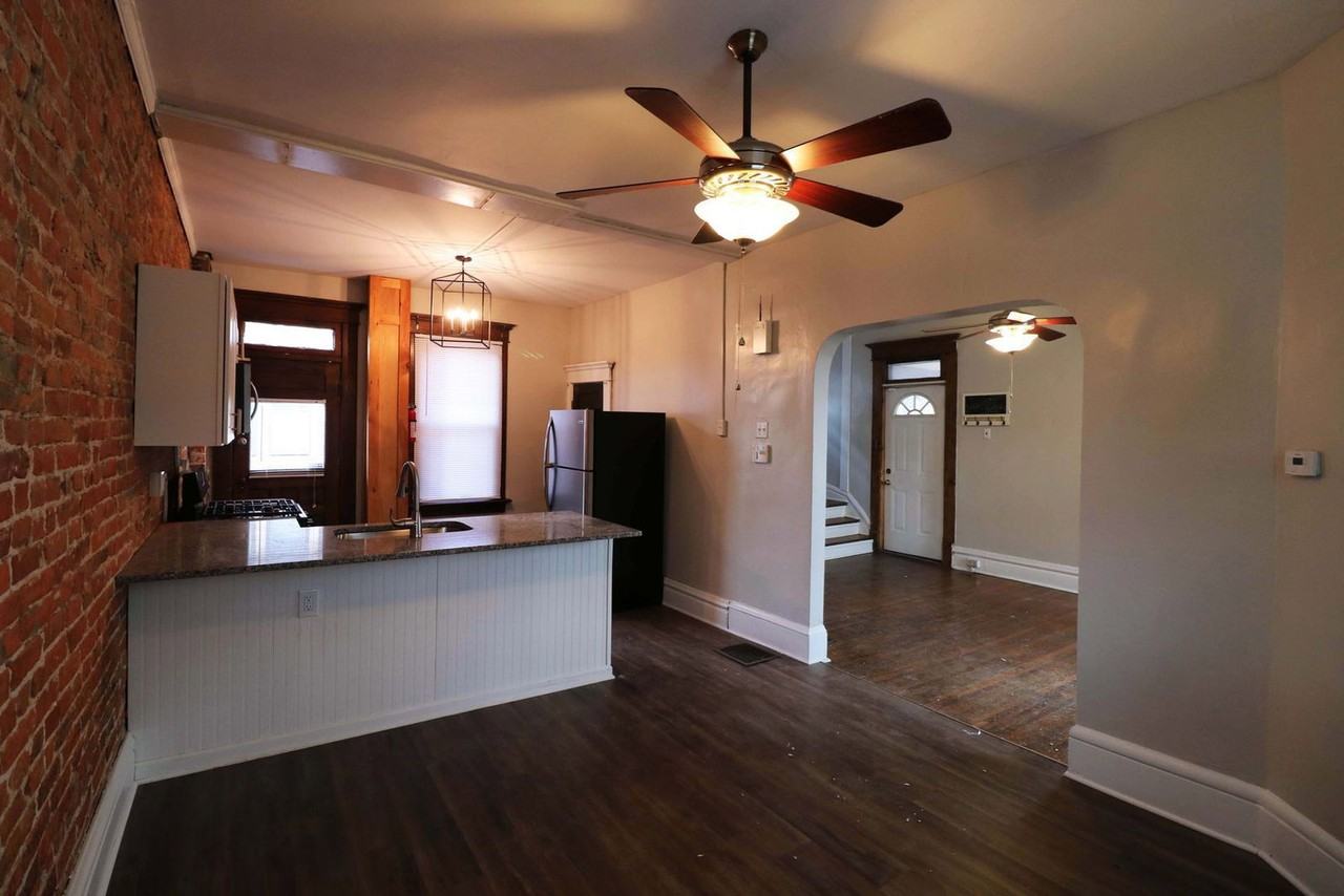 1603 Summit St - Photo 3 of 13