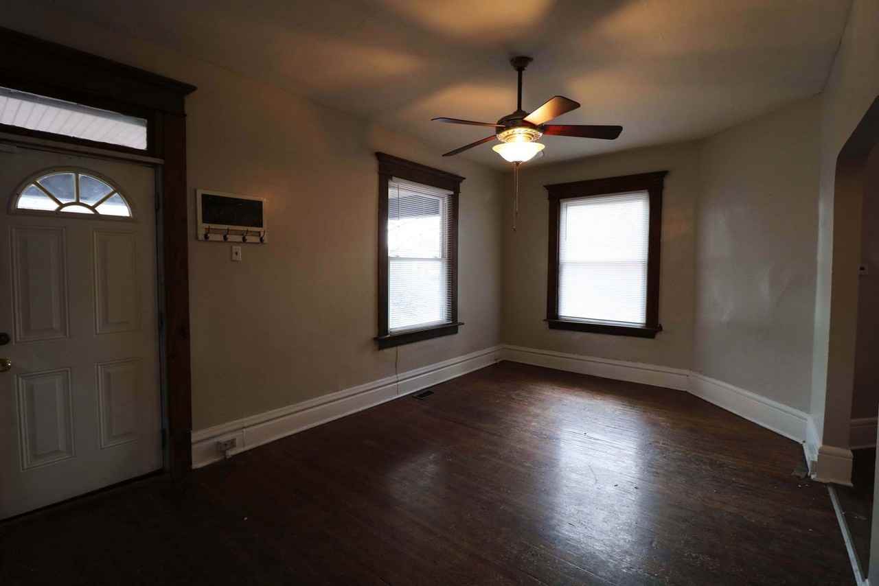 1603 Summit St - Photo 7 of 13