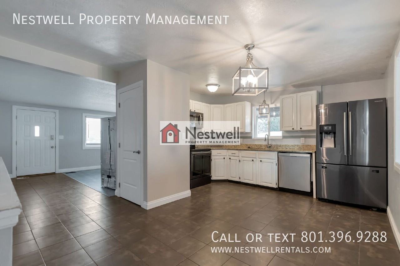 1911 W Rocky Rd - Photo 4 of 29