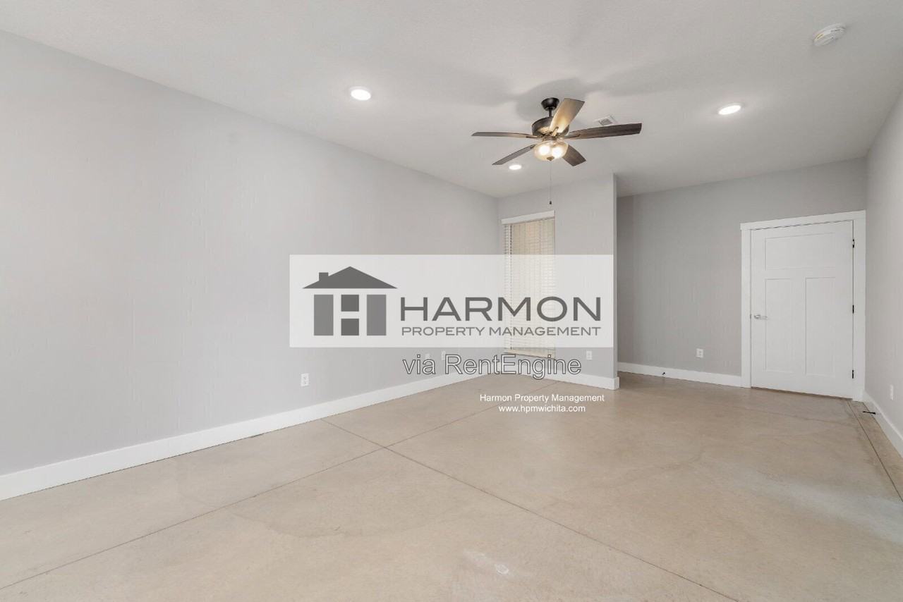 2172 S Thatcher Ct - Photo 2 of 13