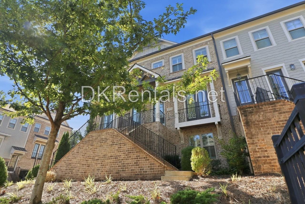 2311 Mclean Chase Se - Photo 2 of 15