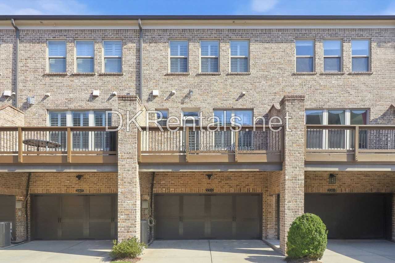2311 Mclean Chase Se - Photo 3 of 15