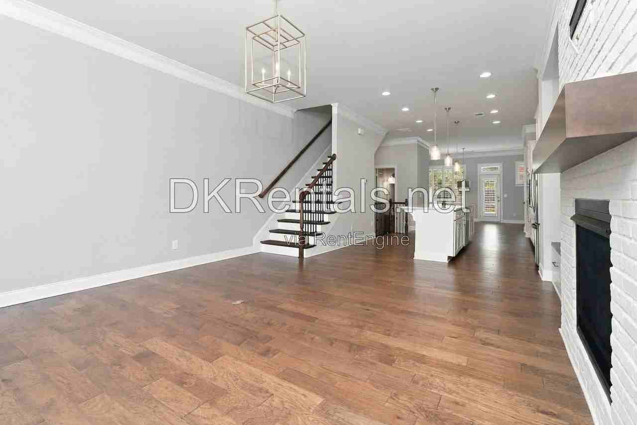 2311 Mclean Chase Se - Photo 5 of 15