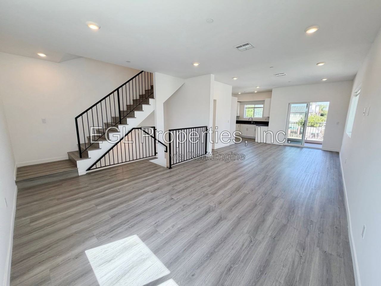 10501 Buford Ave #D - Photo 3 of 25