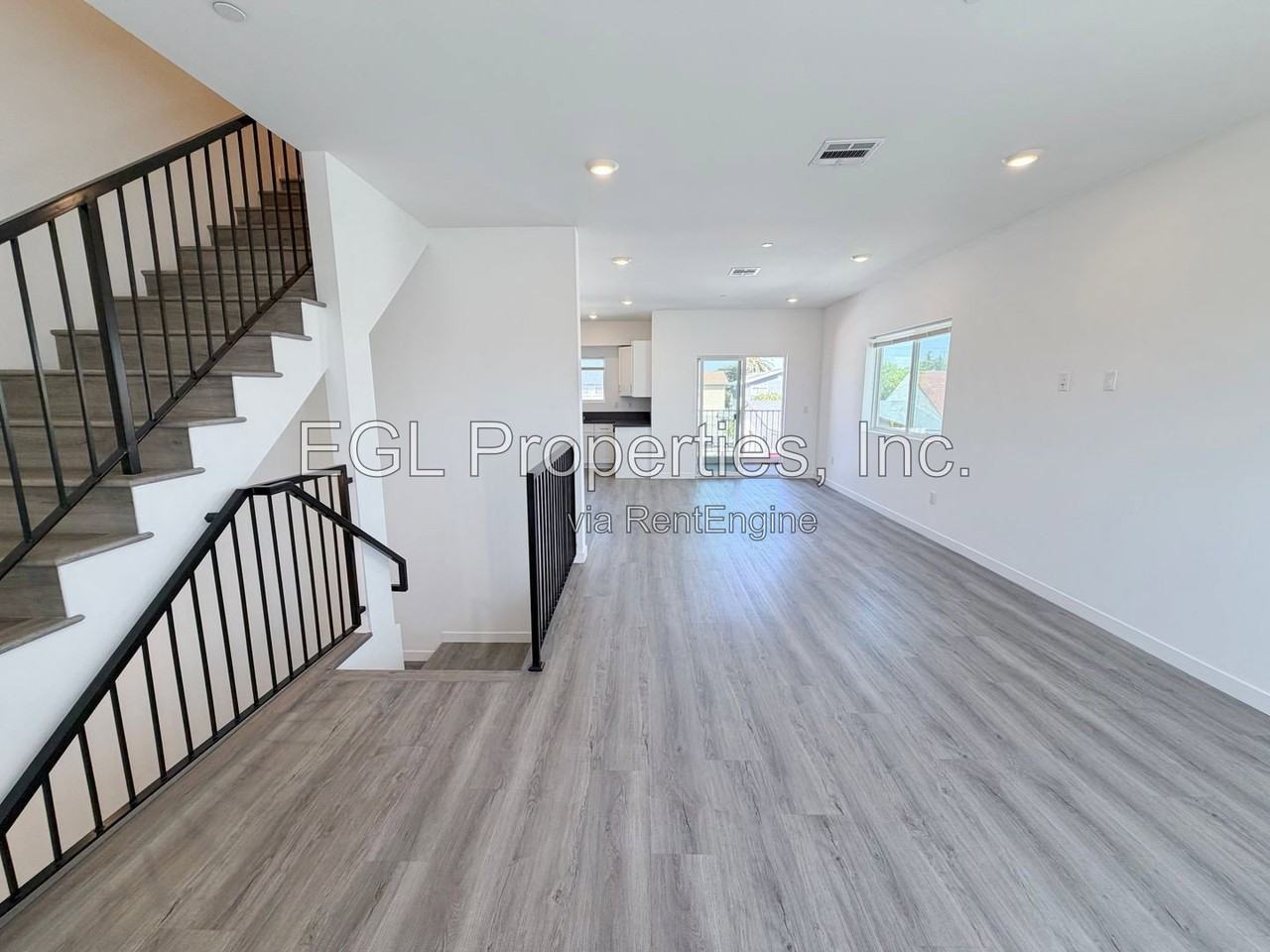 10501 Buford Ave #D - Photo 4 of 25