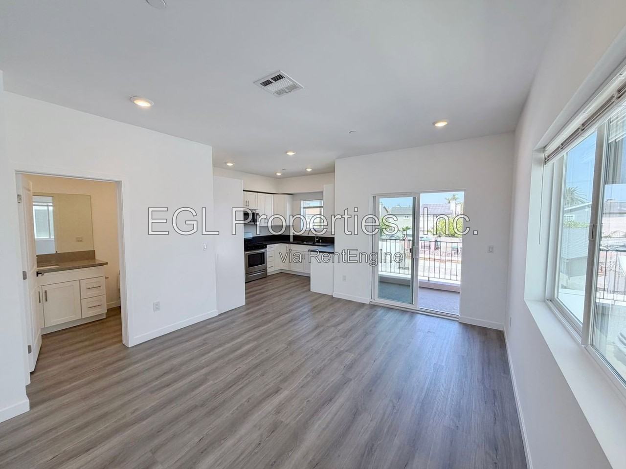 10501 Buford Ave #D - Photo 5 of 25