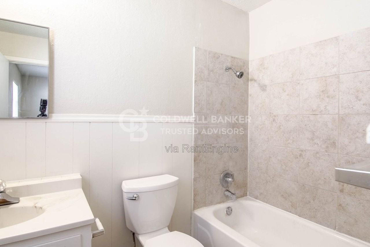 1310 53rd St #B - Photo 7 of 15