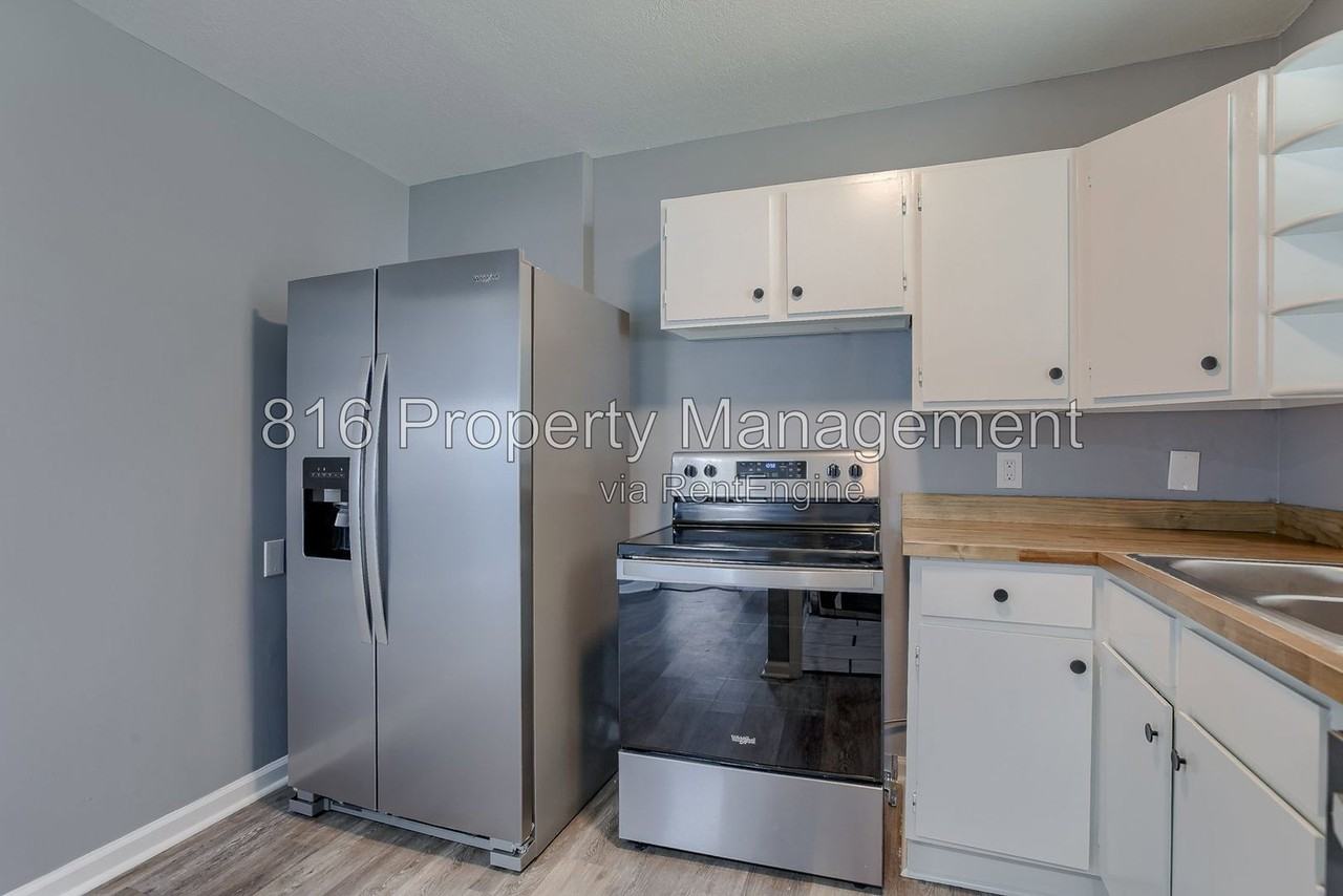 8028 Wabash Ave - Photo 5 of 23