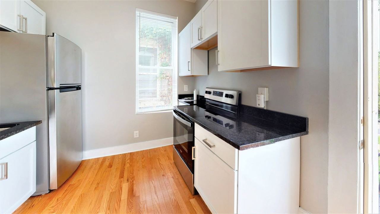 2355 1/2 N High St - Photo 4 of 8