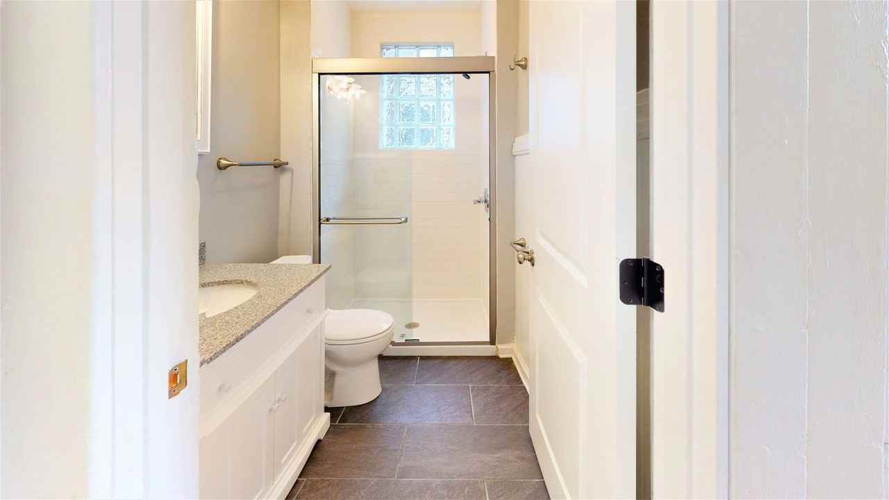2355 1/2 N High St - Photo 5 of 8