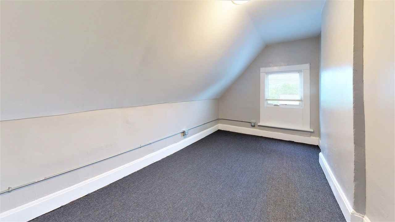 2355 1/2 N High St - Photo 7 of 8