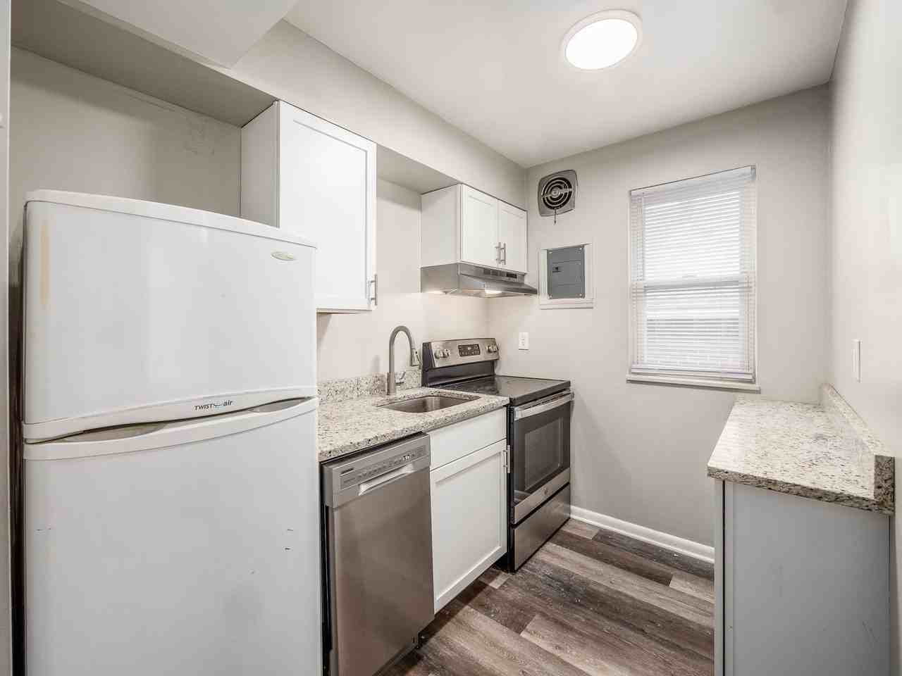 60 W 8th Ave - Photo 2 of 18