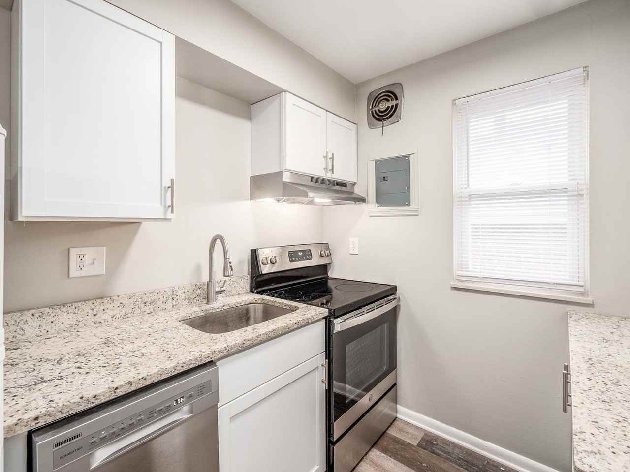 60 W 8th Ave - Photo 4 of 18