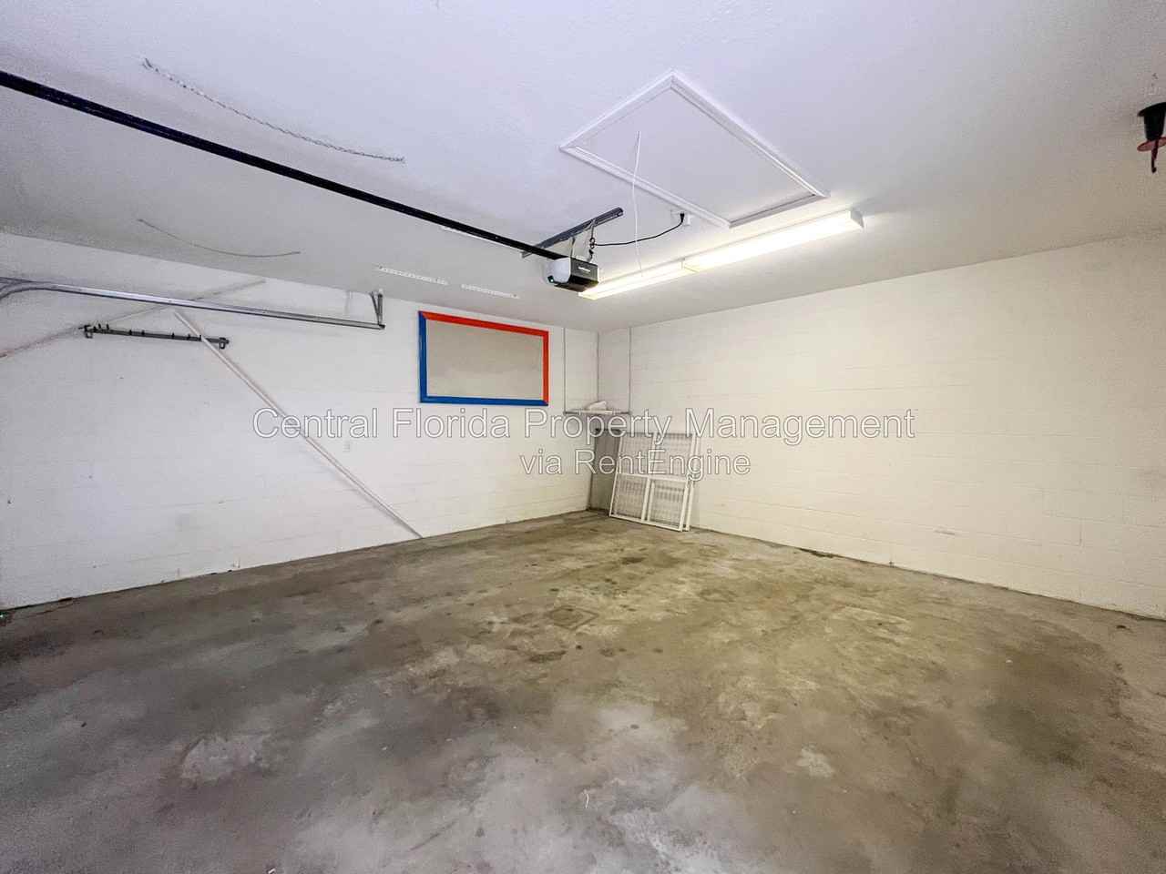 111 E Steele St - Photo 4 of 28