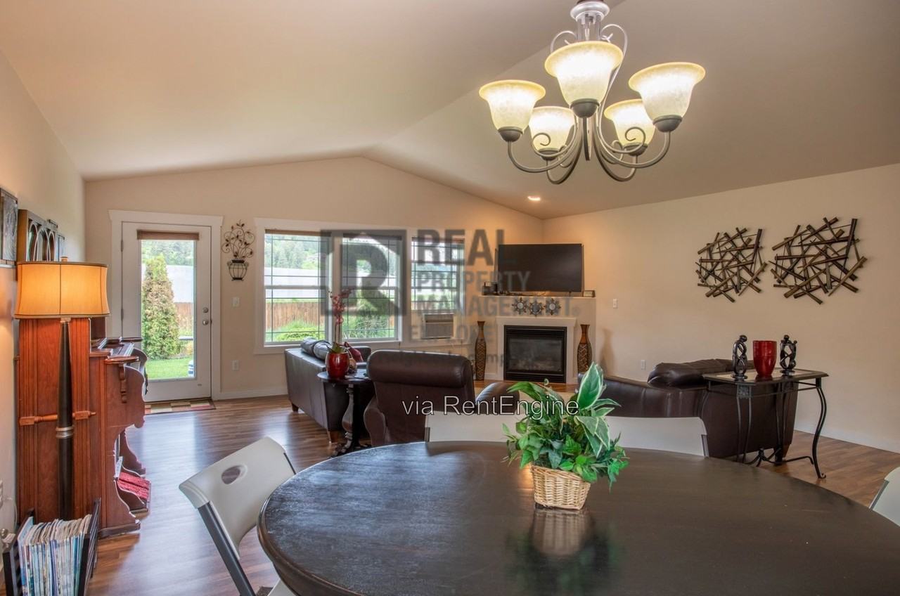 1900 Teal Dr - Photo 2 of 18