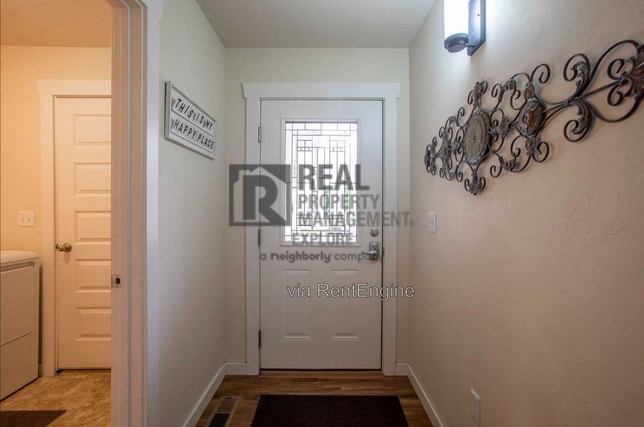1900 Teal Dr - Photo 3 of 18