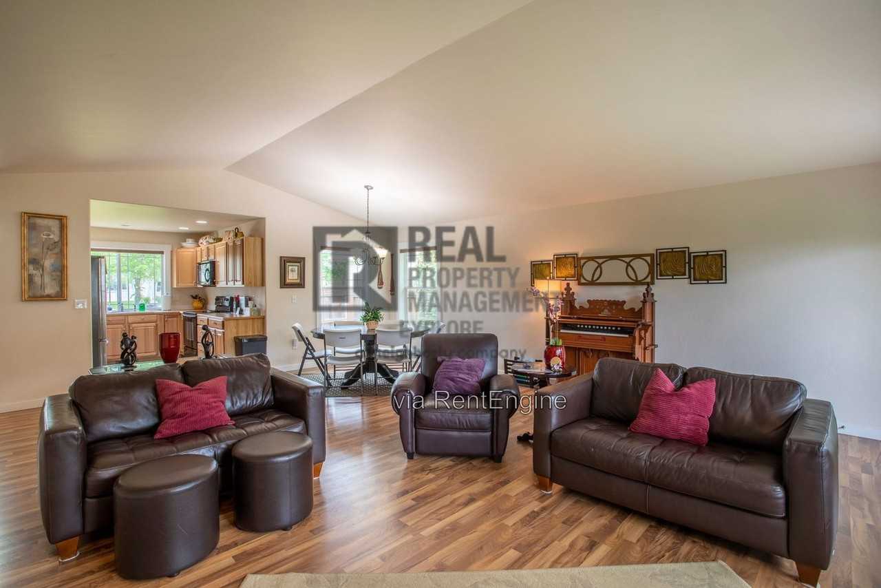 1900 Teal Dr - Photo 4 of 18