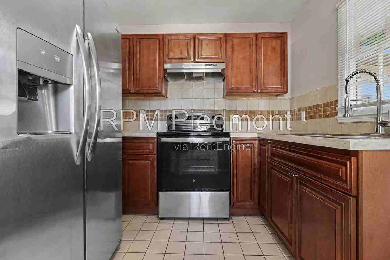 1906 Grove Ave - Photo 3 of 28