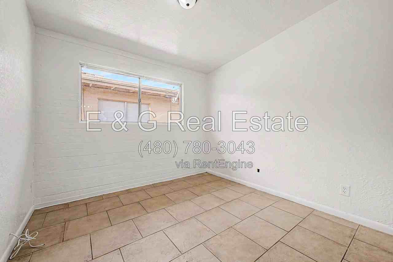 7106 N 68th Ave #3 - Photo 4 of 23