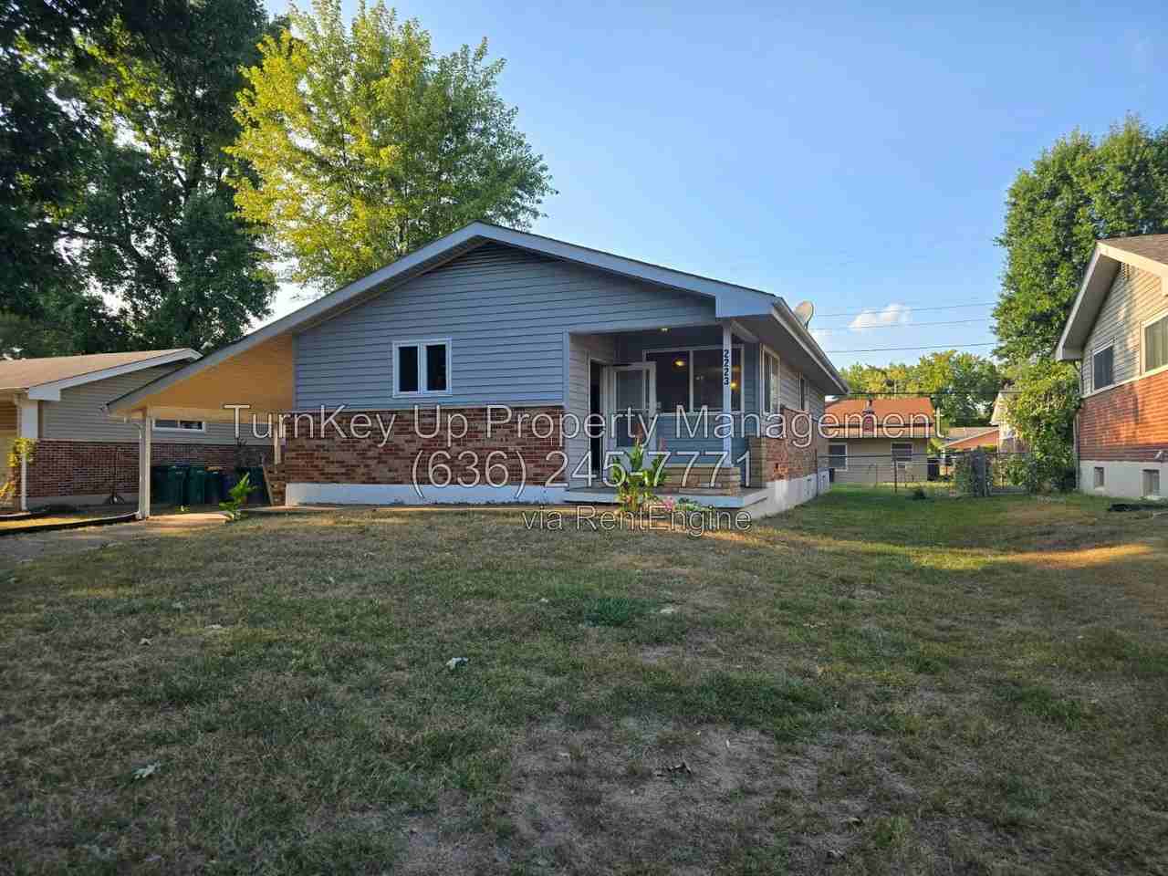 2223 Lovett Dr - Photo 2 of 10