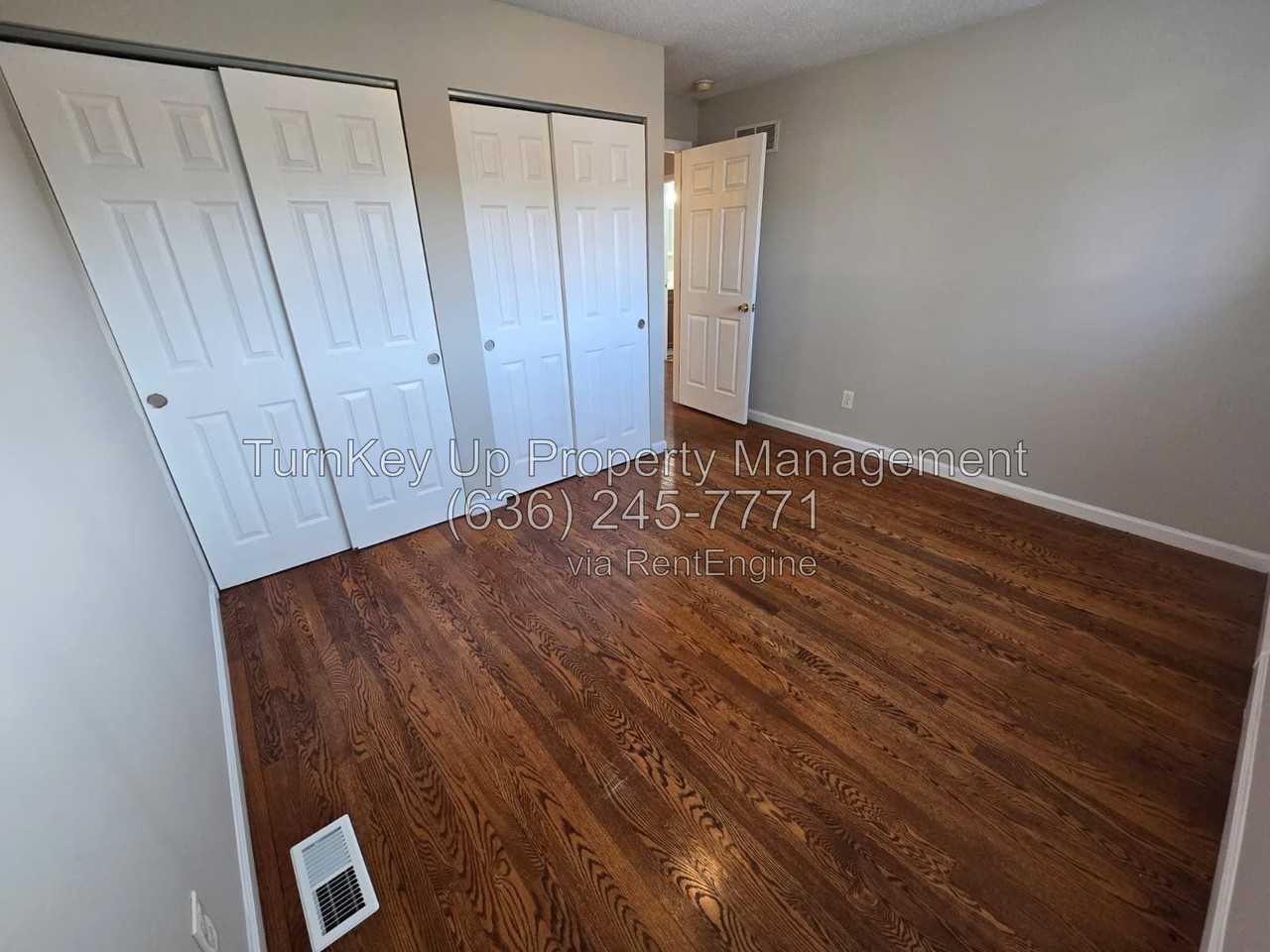 2223 Lovett Dr - Photo 3 of 10
