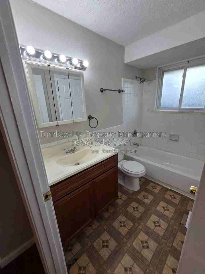 2223 Lovett Dr - Photo 5 of 10