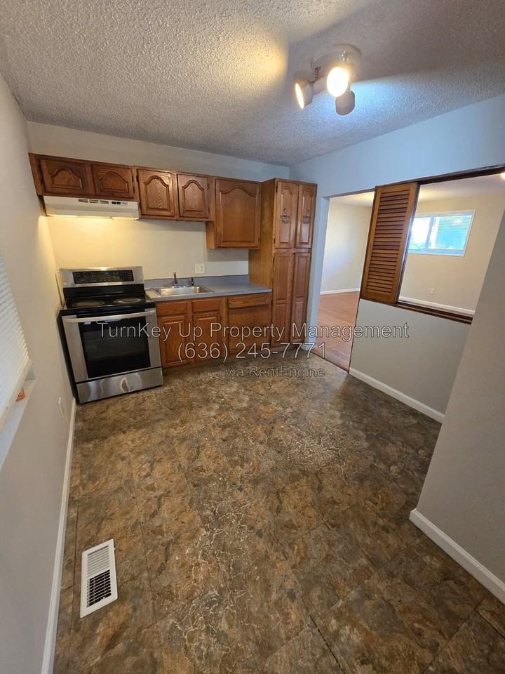 2223 Lovett Dr - Photo 6 of 10