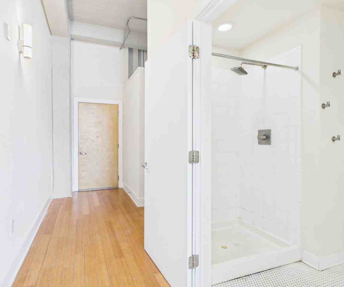 815 Perry St #204 - Photo 4 of 33