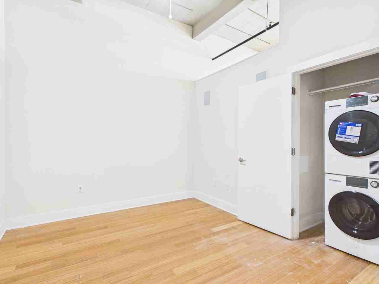 815 Perry St #204 - Photo 6 of 33