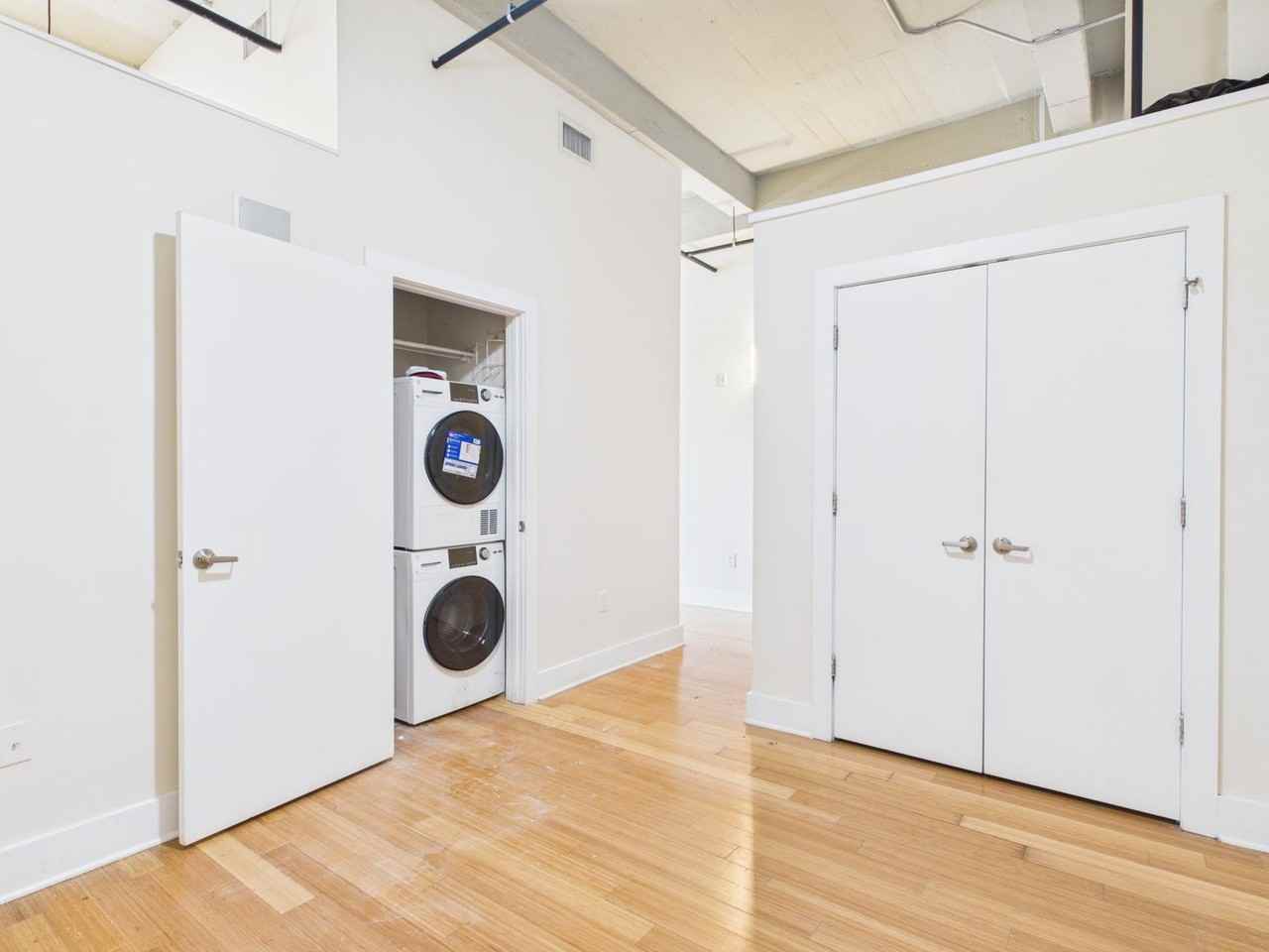 815 Perry St #204 - Photo 7 of 33