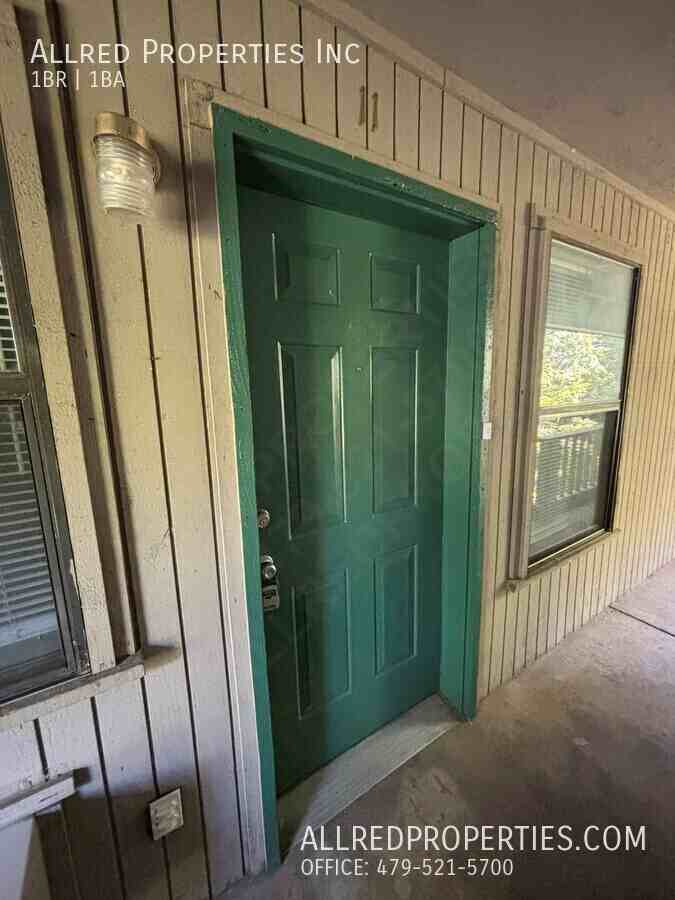 1390 W Wedington Dr #11 - Photo 3 of 10