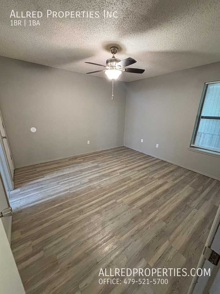 1390 W Wedington Dr #11 - Photo 7 of 10