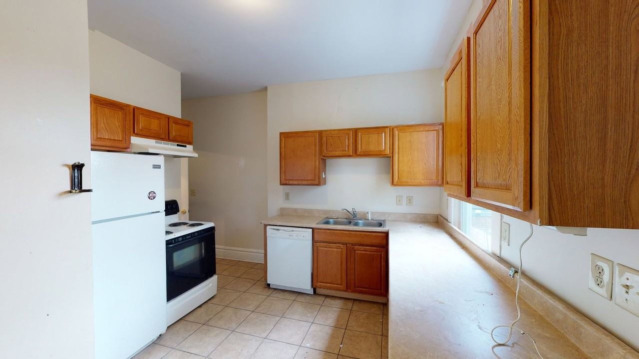 180 W 8th Ave - Photo 2 of 10