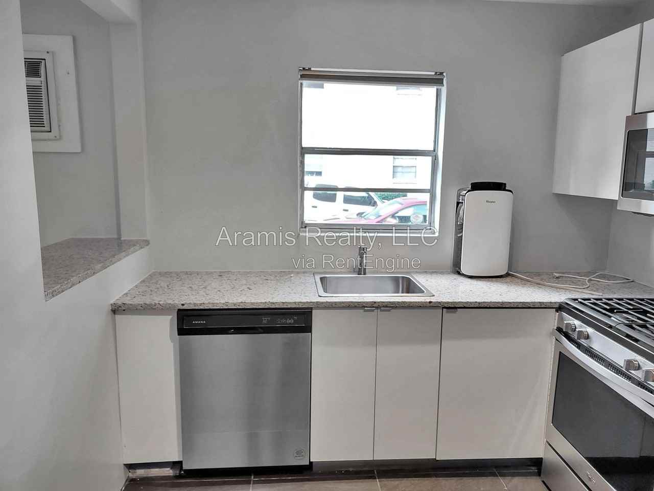 812 Piedmont Ave Ne - Photo 6 of 16
