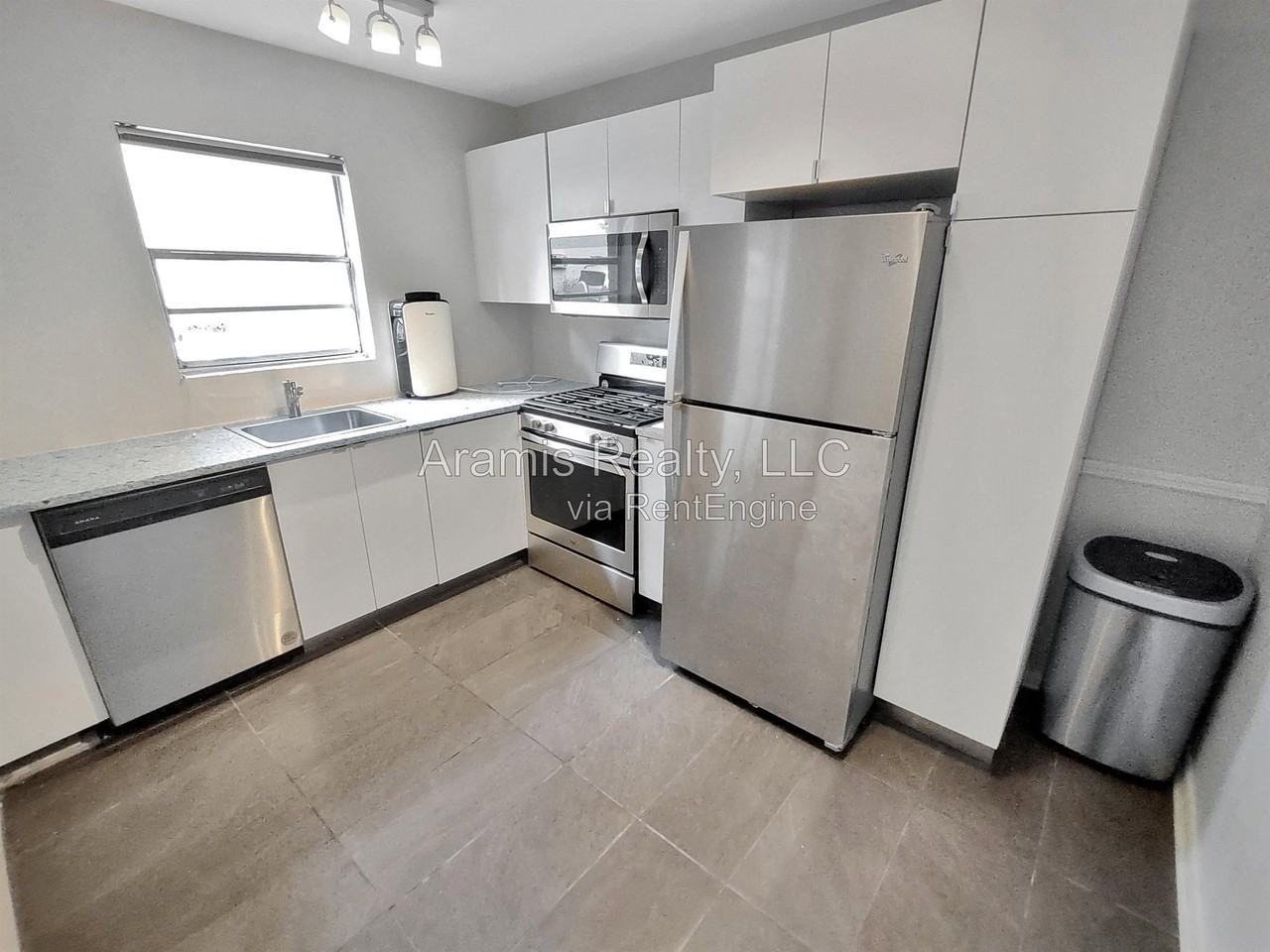 812 Piedmont Ave Ne - Photo 7 of 16
