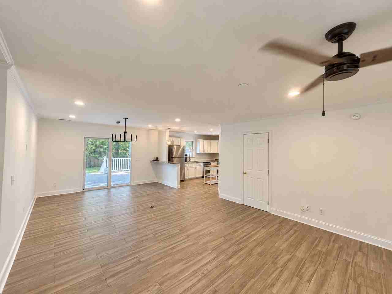 1160 Bradford Ave - Photo 3 of 19