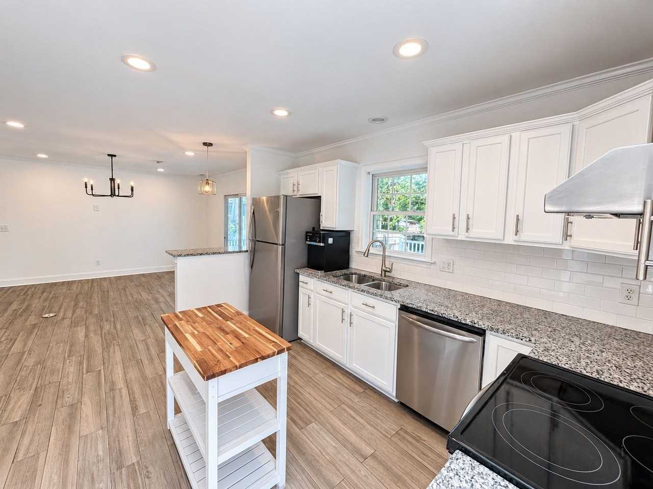 1160 Bradford Ave - Photo 7 of 19