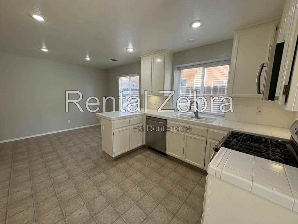 786 Kinglet Ct - Photo 6 of 19