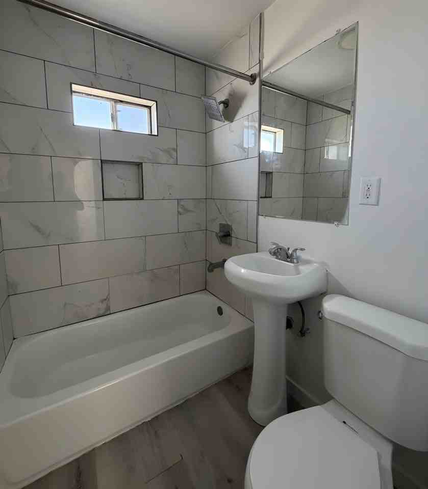 519 W 42nd Pl - Photo 6 of 6