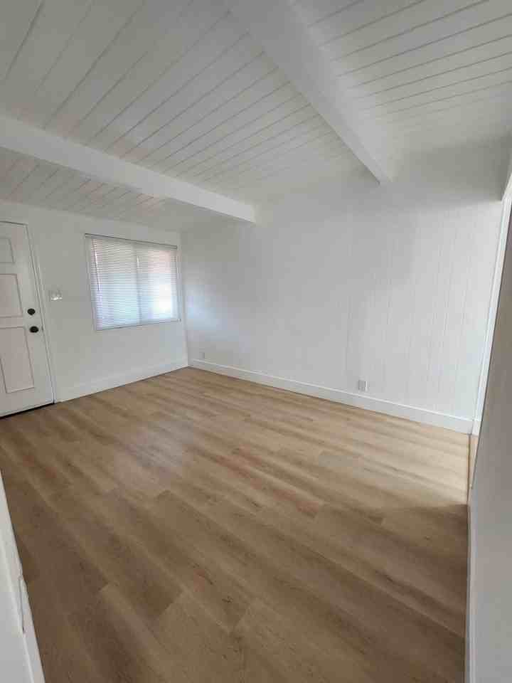10508 S Inglewood Ave #6 - Photo 4 of 13