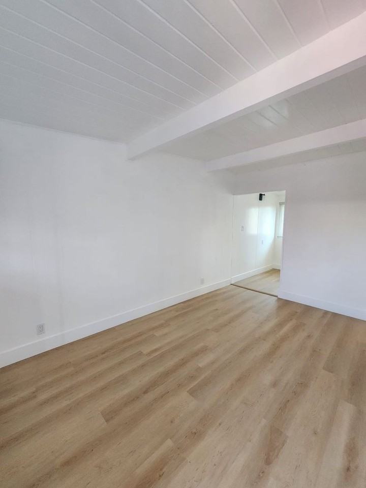 10508 S Inglewood Ave #6 - Photo 5 of 13