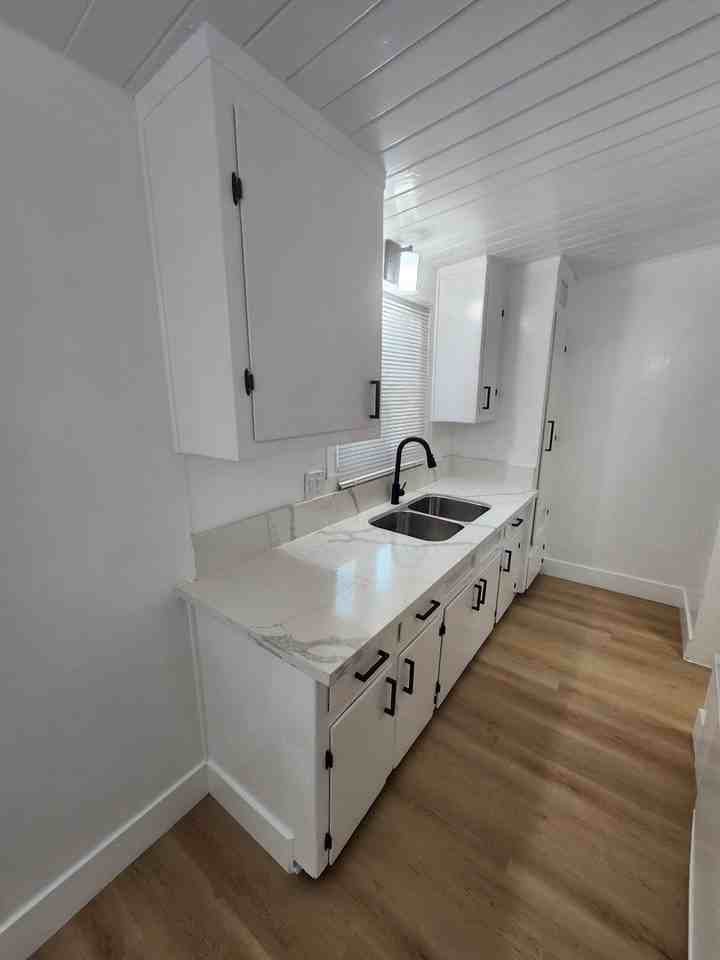 10508 S Inglewood Ave #6 - Photo 7 of 13