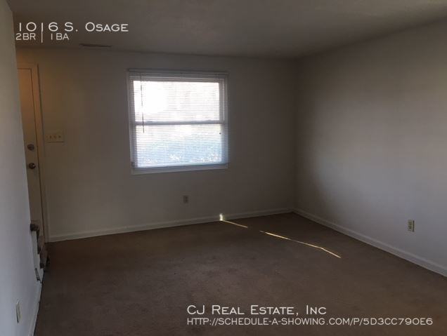 1016 S Osage St - Photo 3 of 10