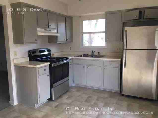 1016 S Osage St - Photo 6 of 10