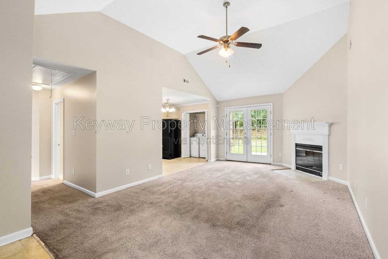 1760 Tamarind Way - Photo 5 of 16