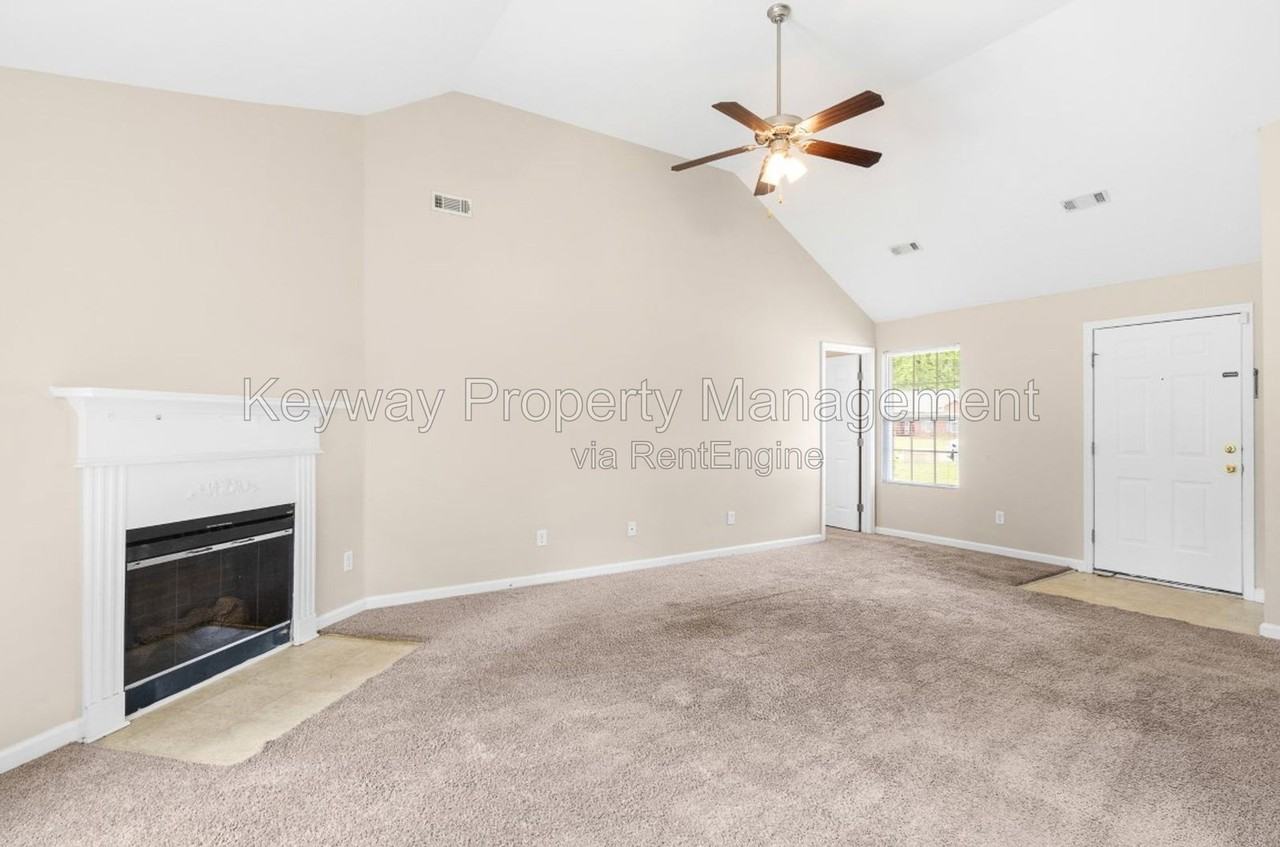 1760 Tamarind Way - Photo 6 of 16