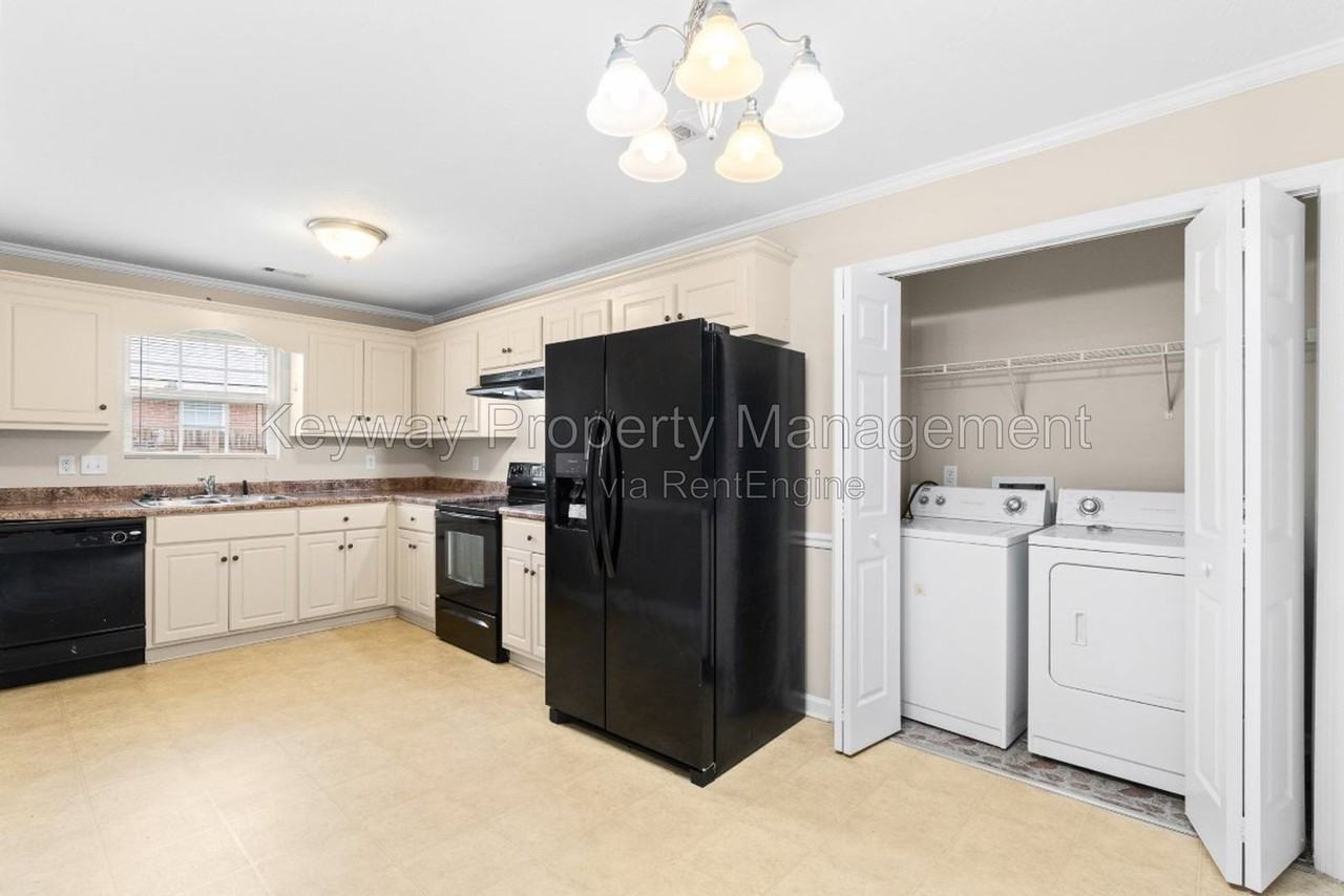 1760 Tamarind Way - Photo 7 of 16