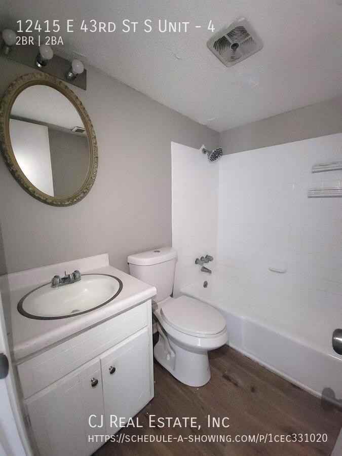 12415 E 43rd St S #4 - Photo 6 of 10