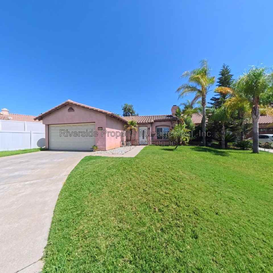 25940 Xana Way - Photo 2 of 24