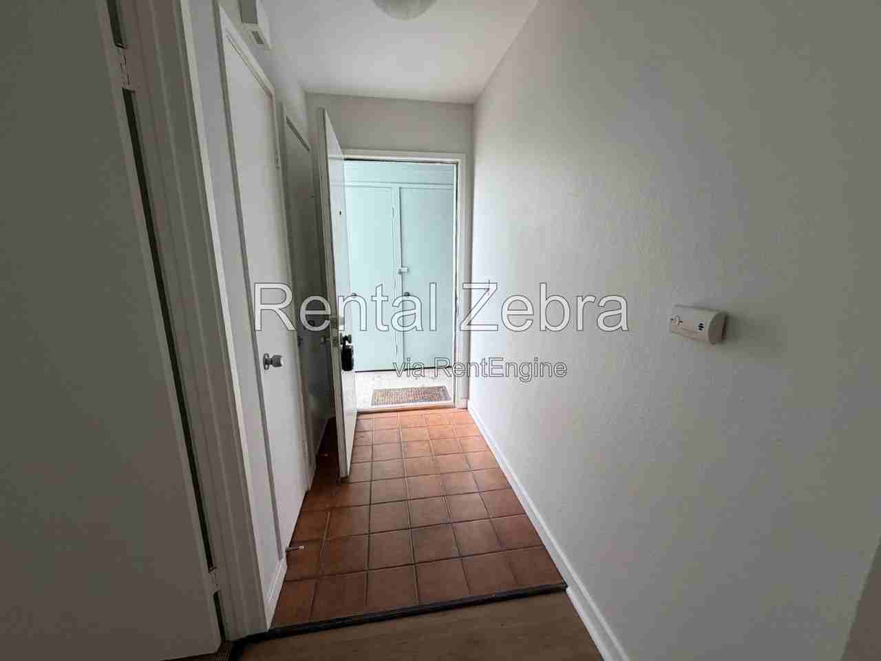 160 Courtyards E - Photo 2 of 12